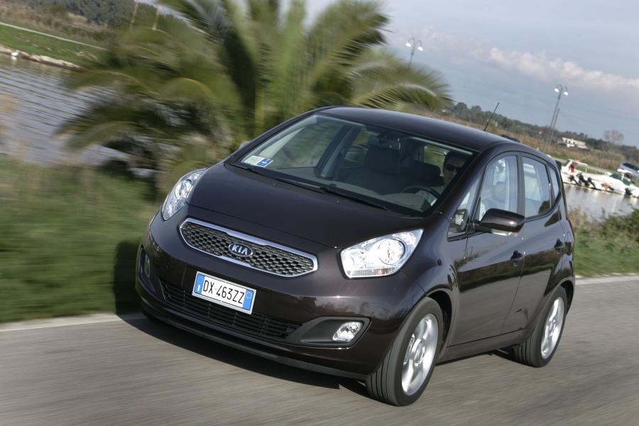  Kia Venga 2010 года  (фото 31 из 199)
